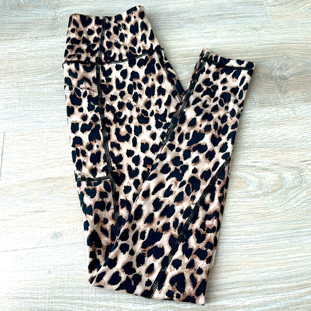 Victoria’s Secret 7/8 Leggings Leopard Print size 2 EUC